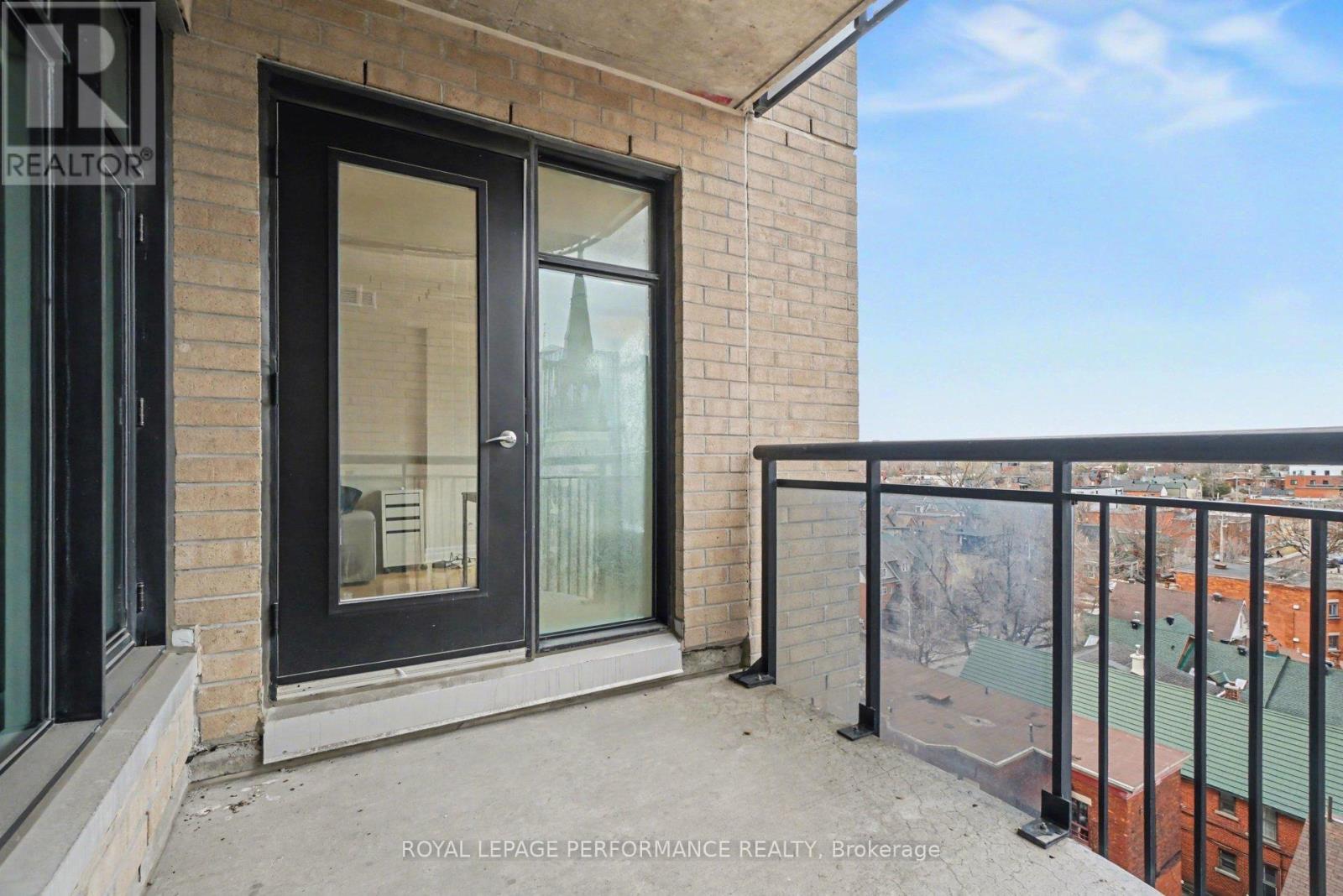 801 - 245 Kent Street