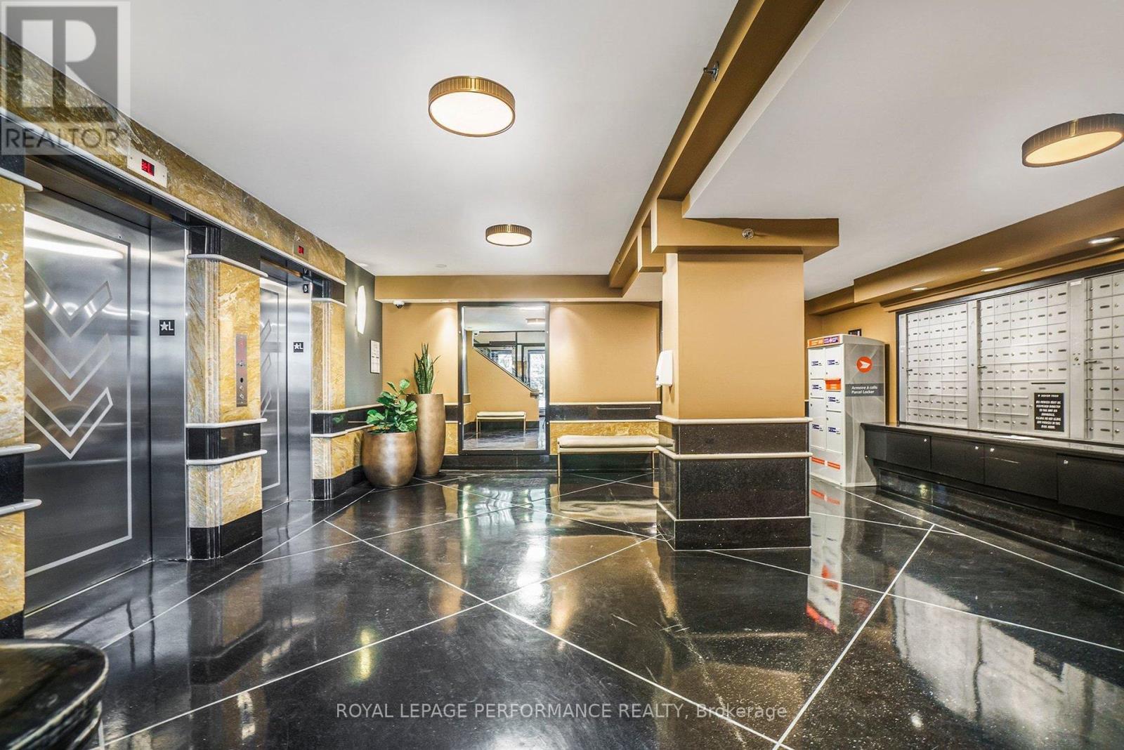 801 - 245 Kent Street