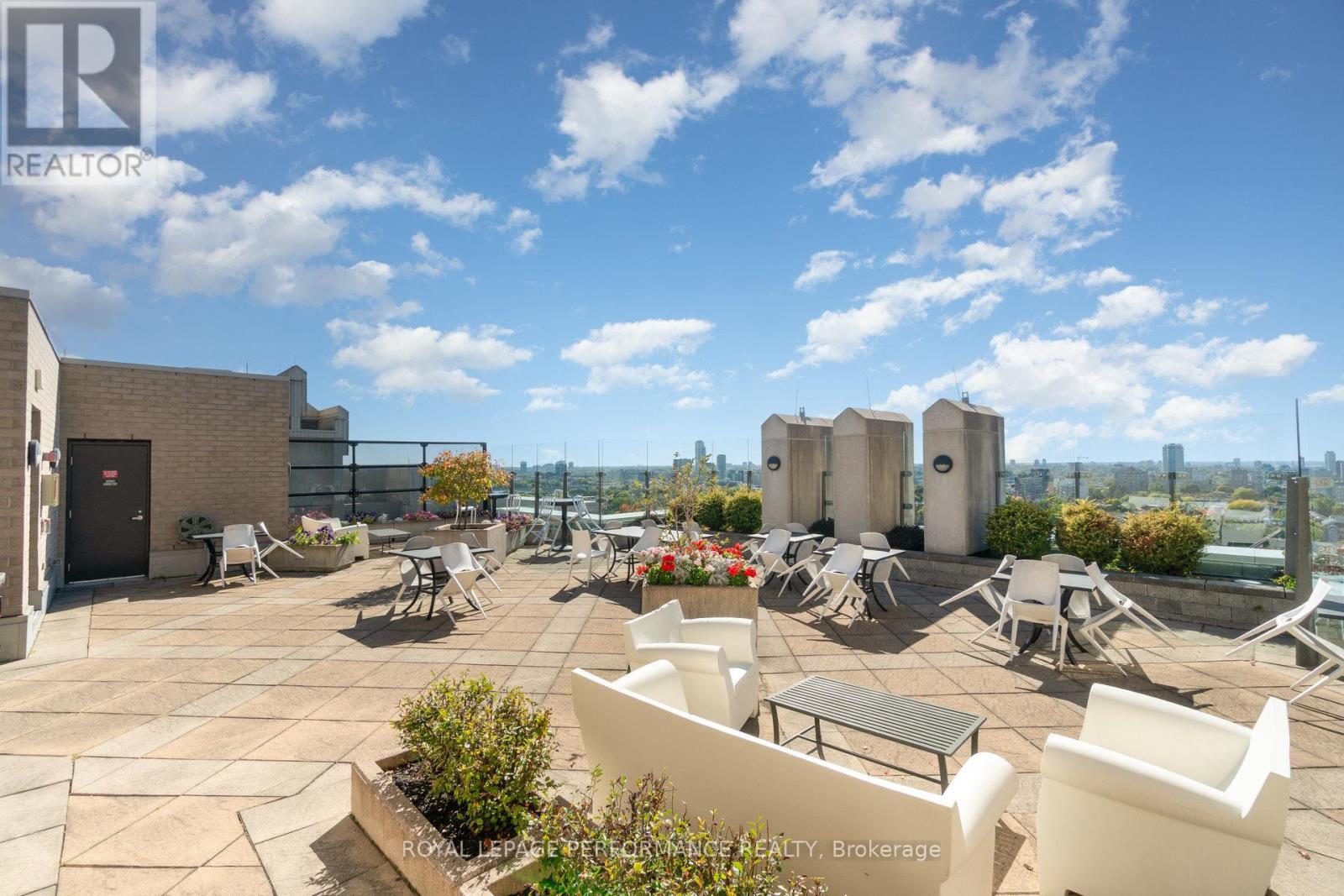 801 - 245 Kent Street