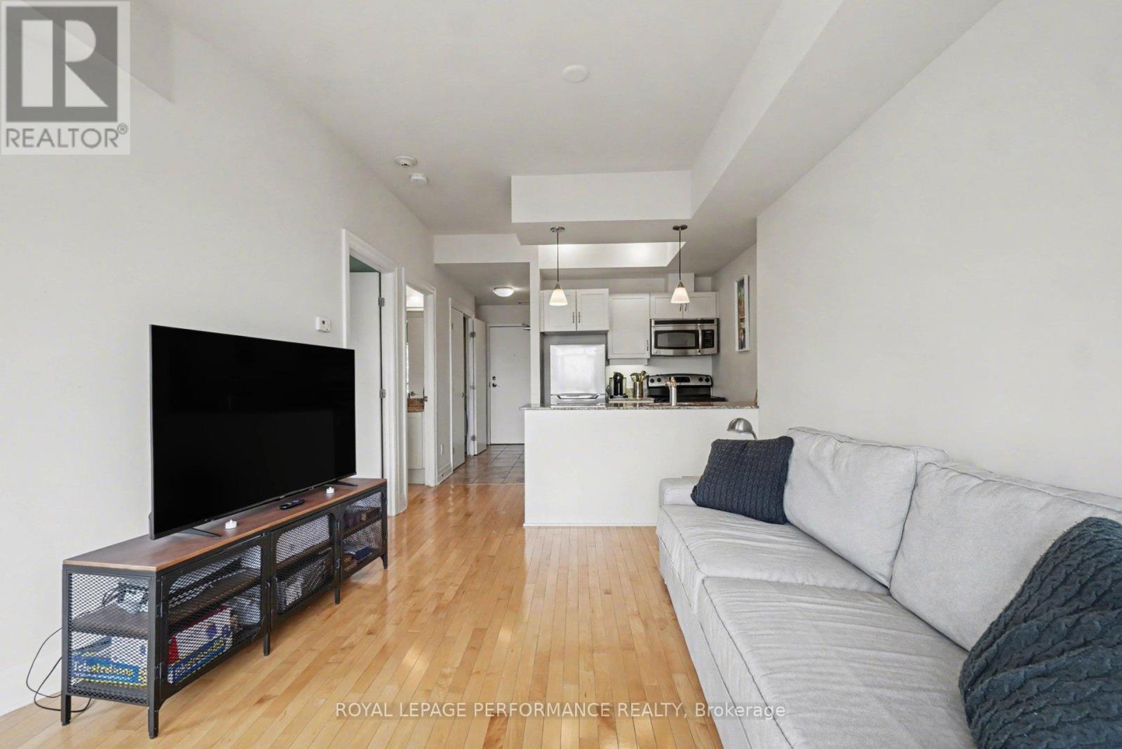 801 - 245 Kent Street