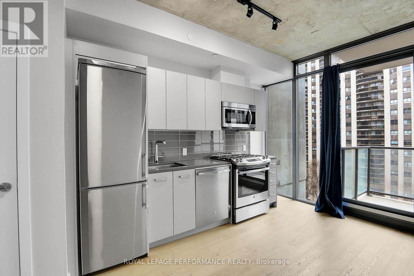 708 - 224 Lyon Street N