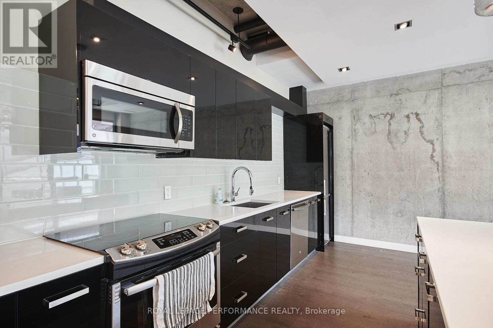 708 - 224 Lyon Street N