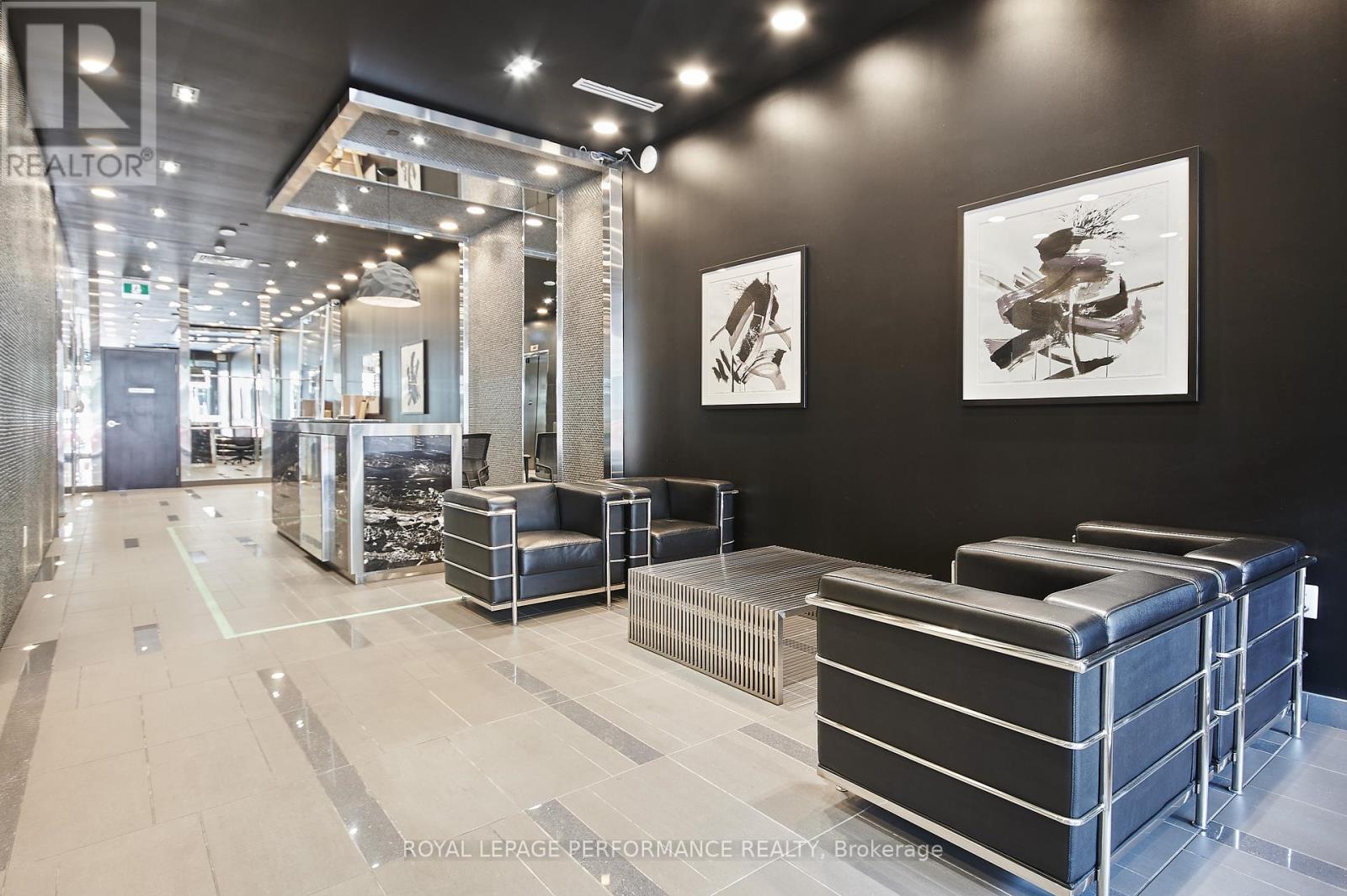 708 - 224 Lyon Street N