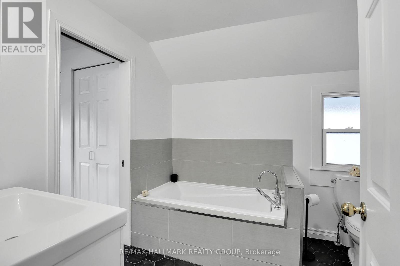 105 Queen Mary Street