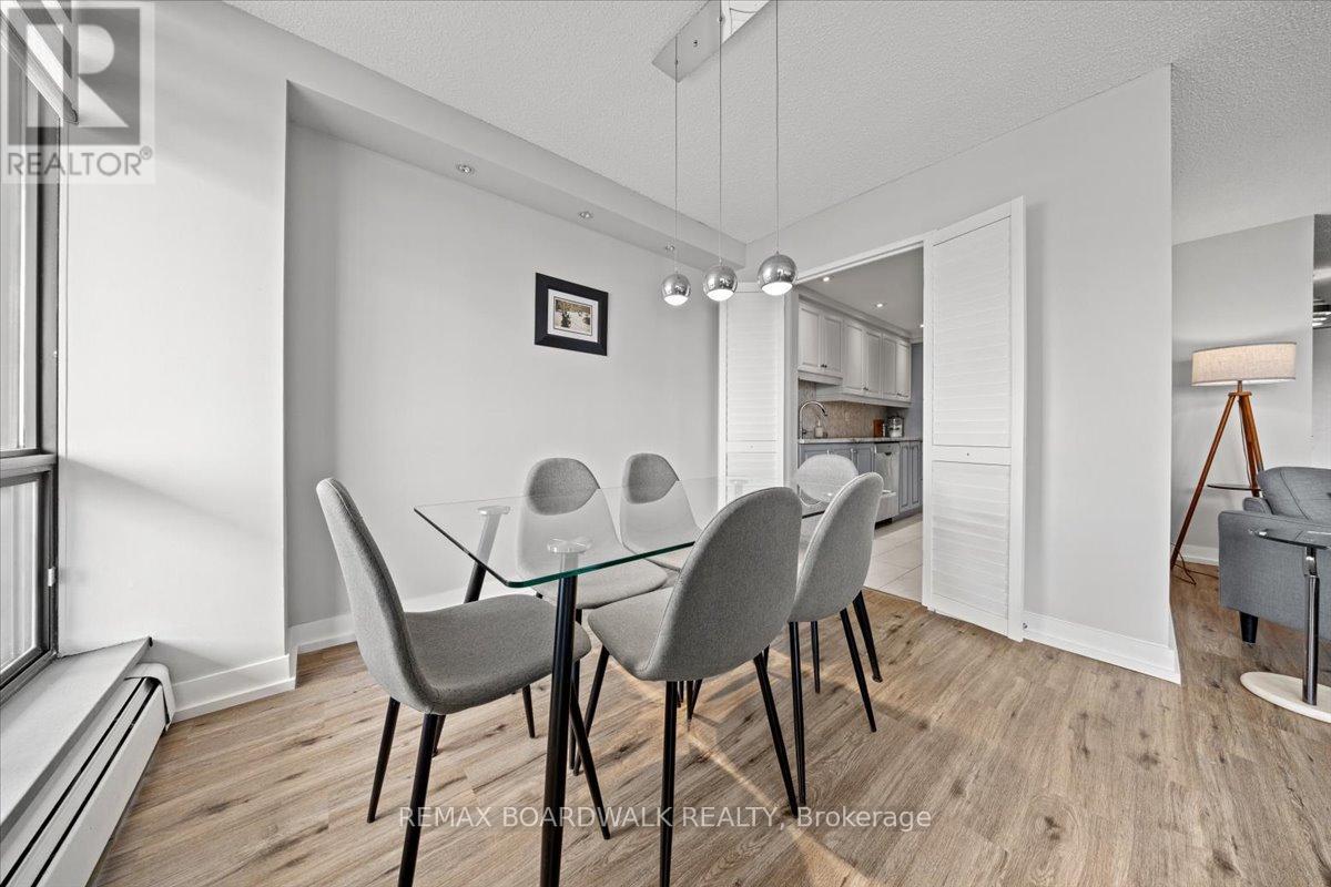 804 - 505 St Laurent Boulevard