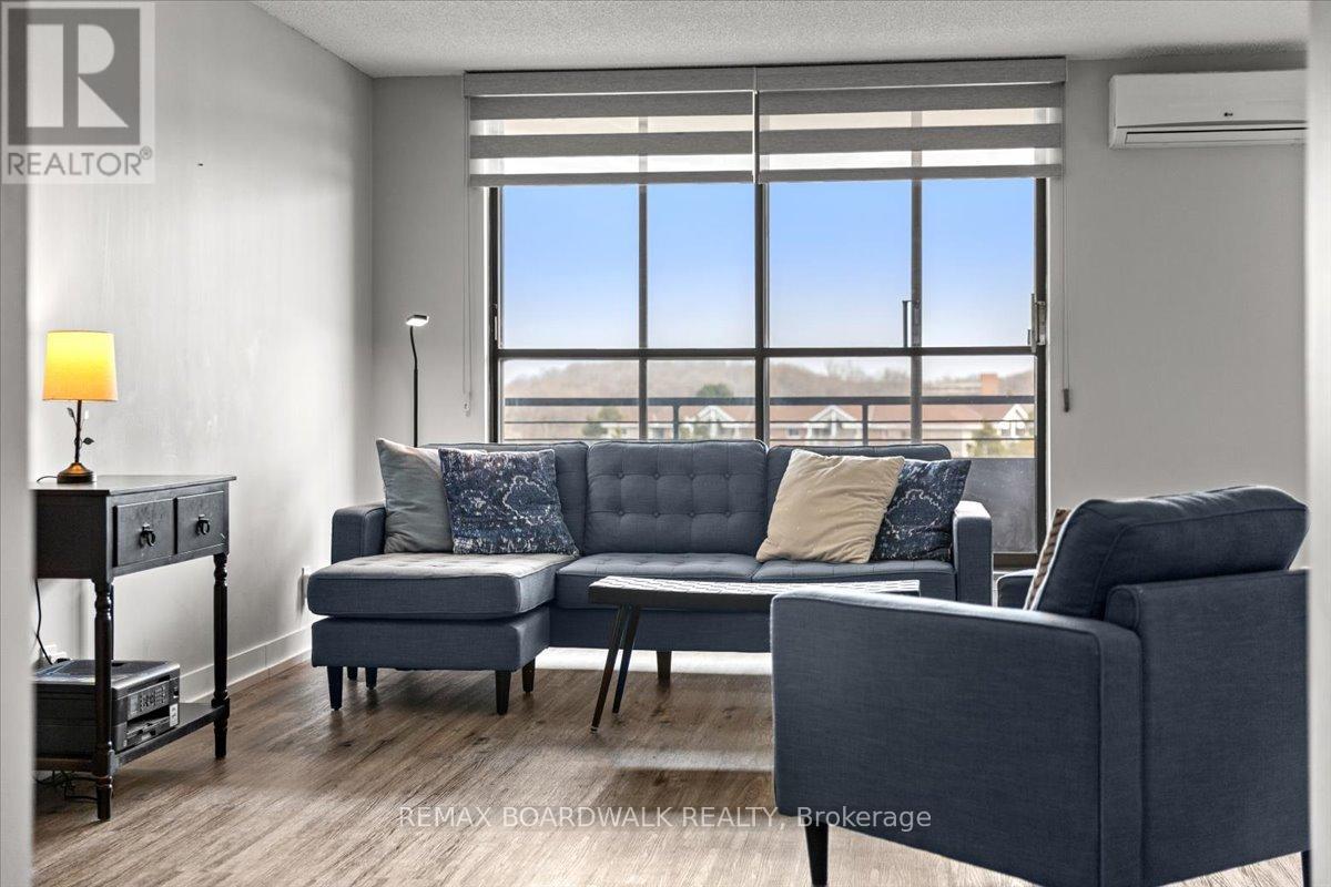 804 - 505 St Laurent Boulevard