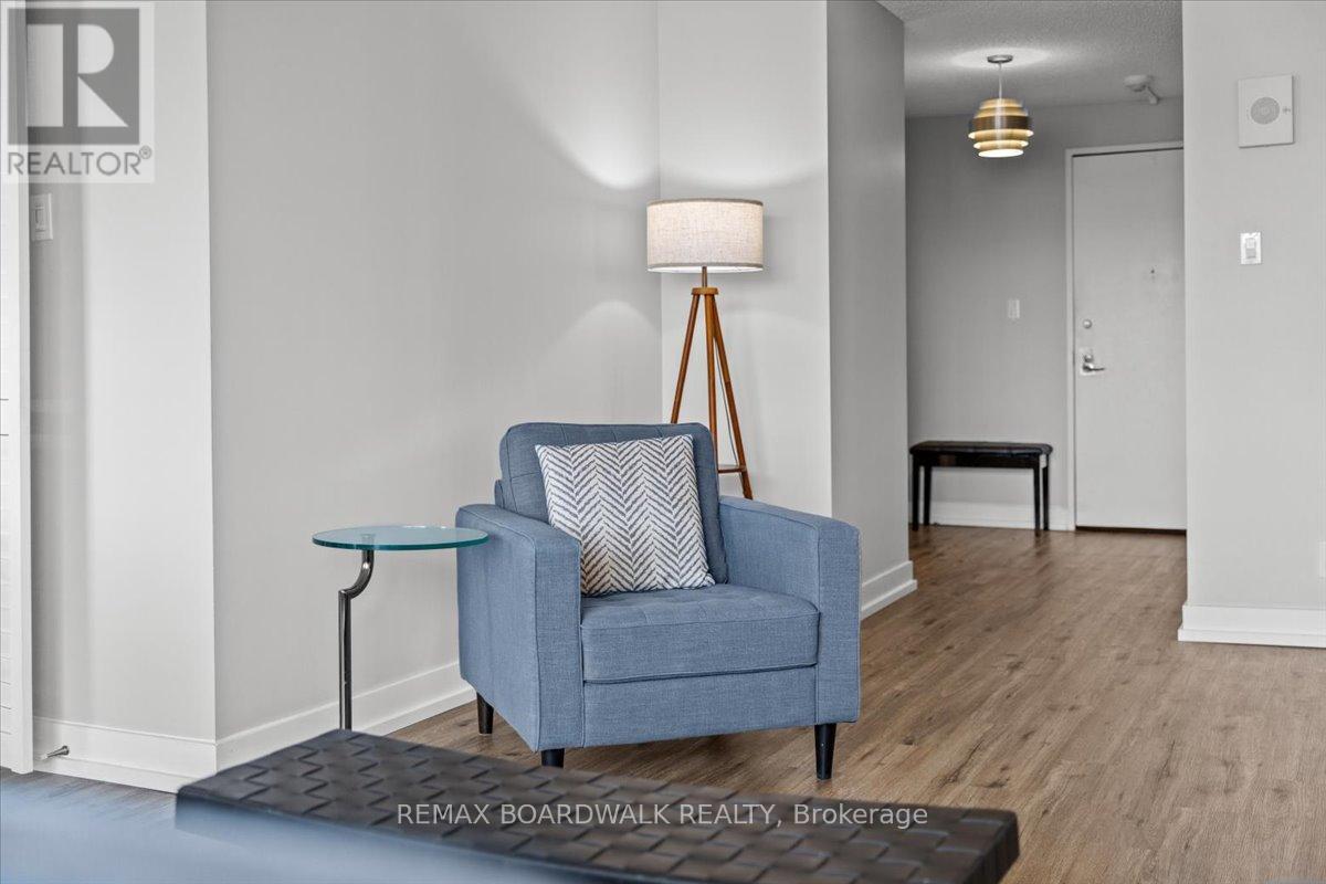 804 - 505 St Laurent Boulevard