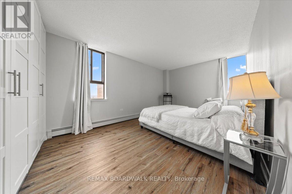 804 - 505 St Laurent Boulevard