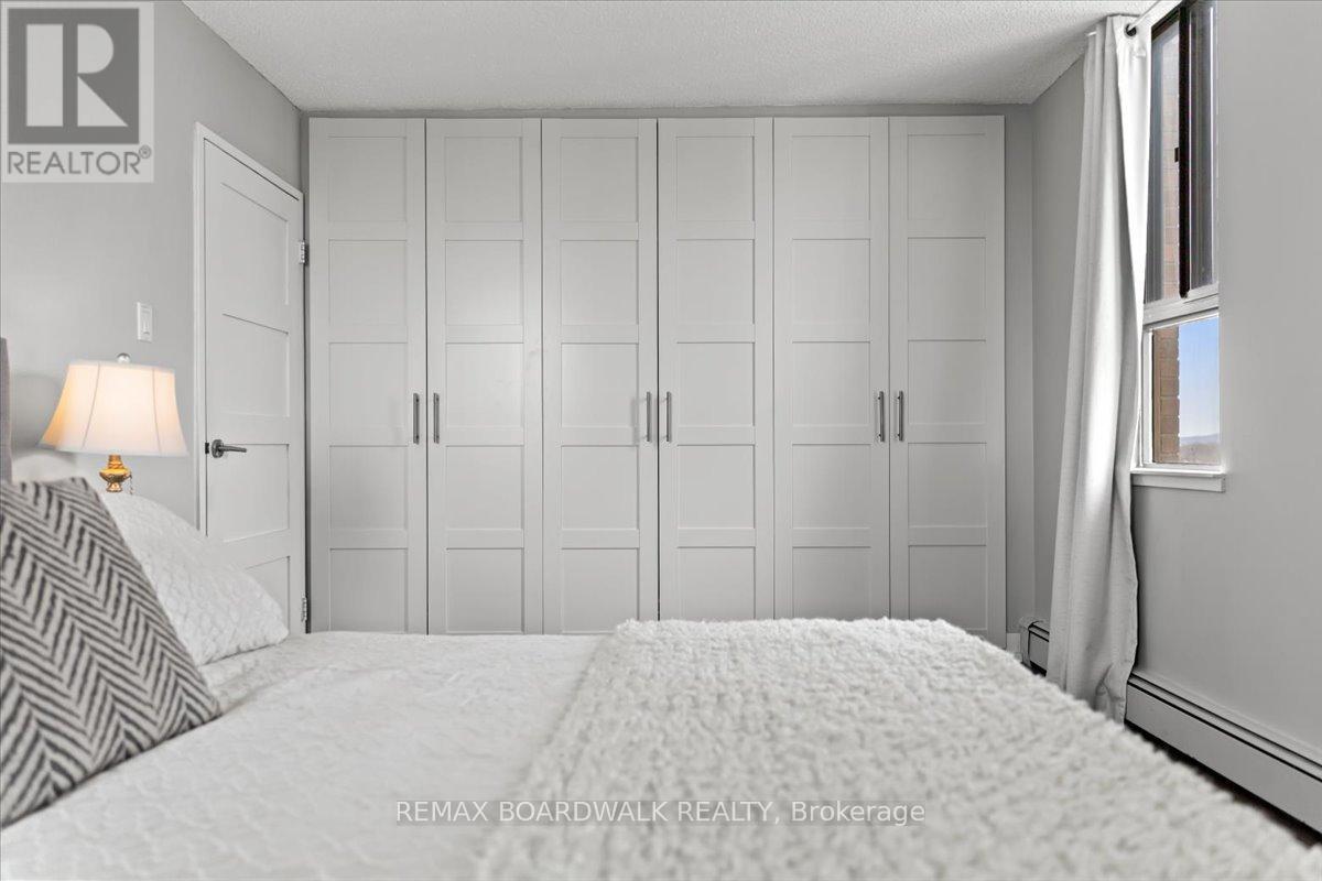 804 - 505 St Laurent Boulevard