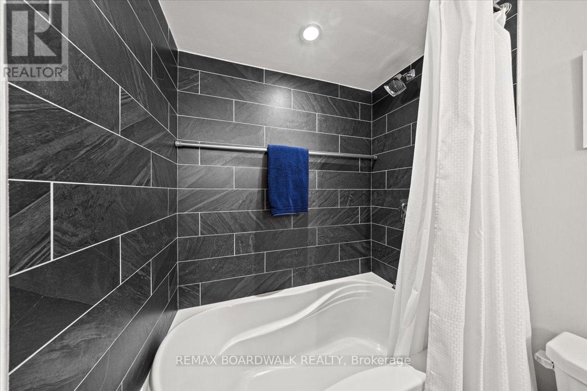 804 - 505 St Laurent Boulevard