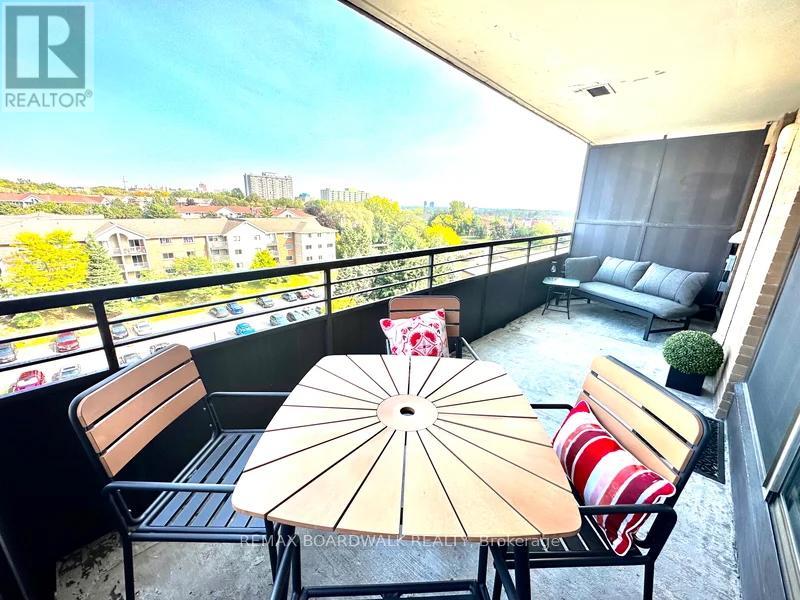 804 - 505 St Laurent Boulevard