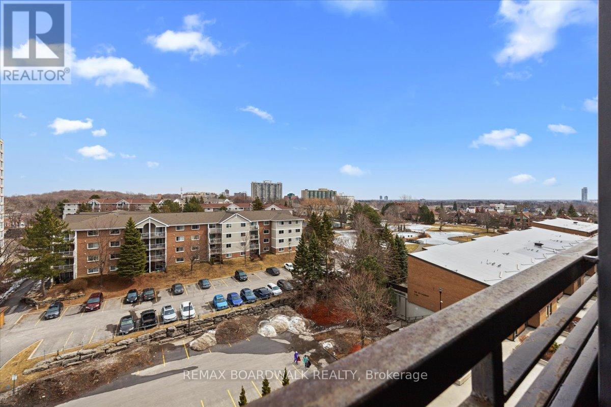 804 - 505 St Laurent Boulevard