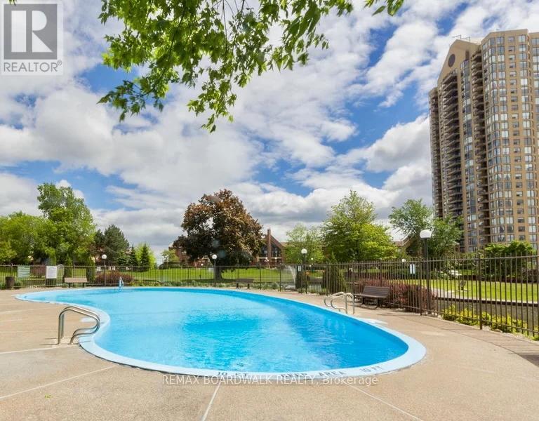 804 - 505 St Laurent Boulevard