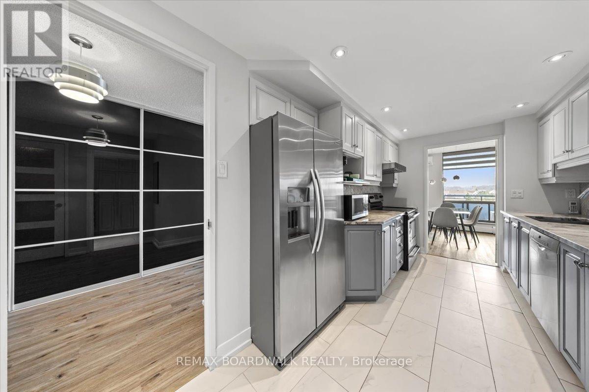 804 - 505 St Laurent Boulevard