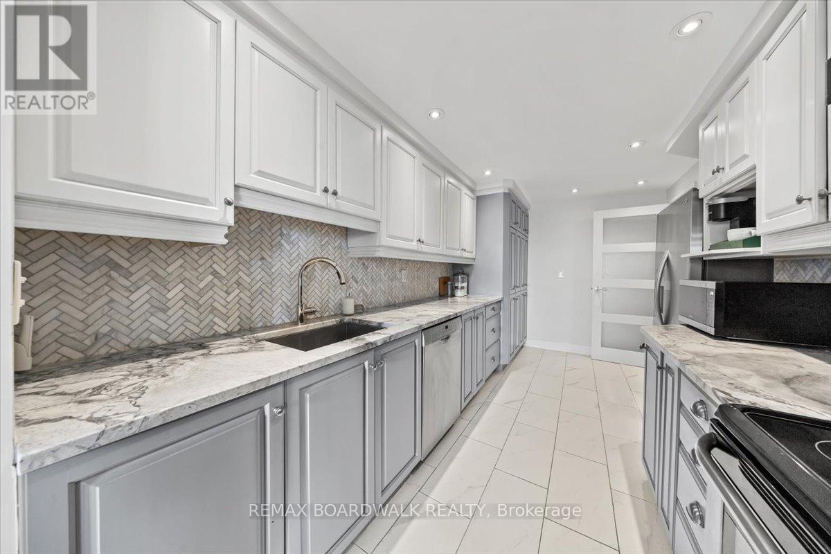 804 - 505 St Laurent Boulevard