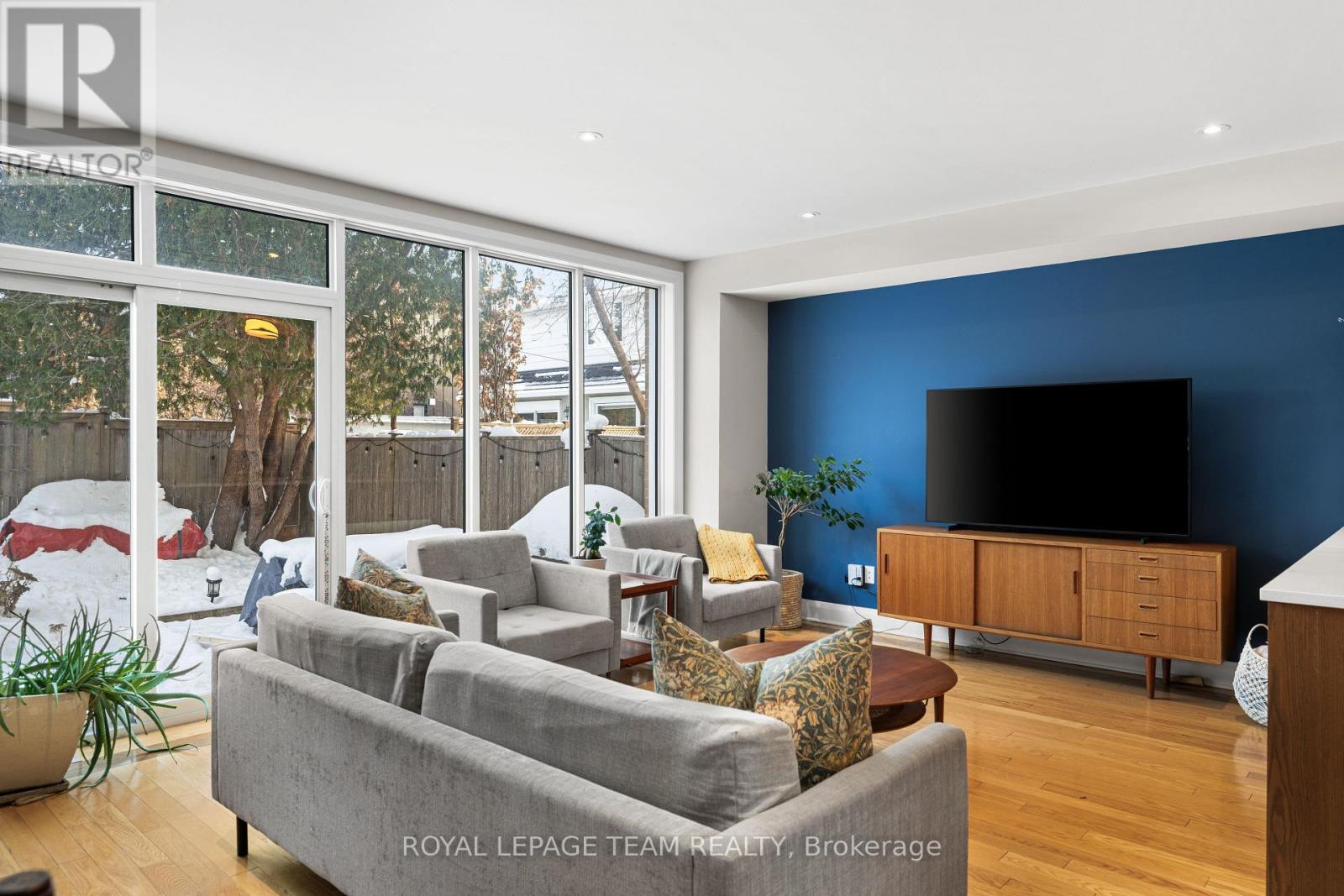 649 Churchill Avenue N