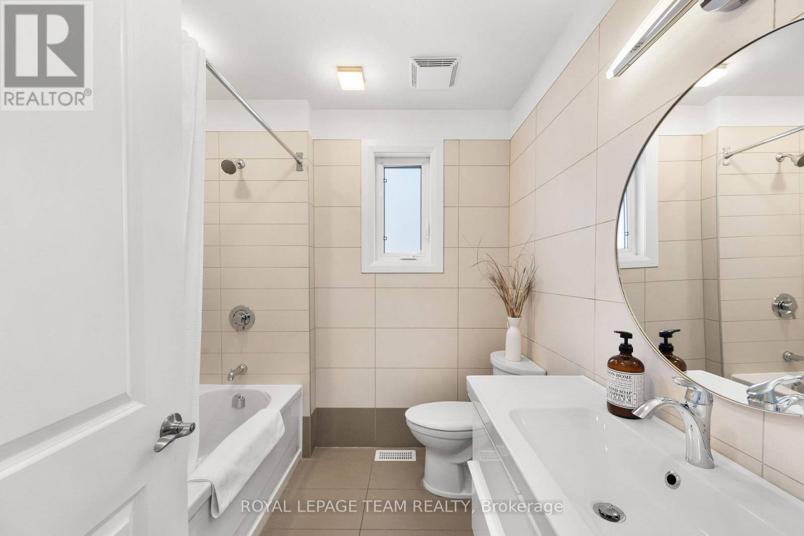 649 Churchill Avenue N