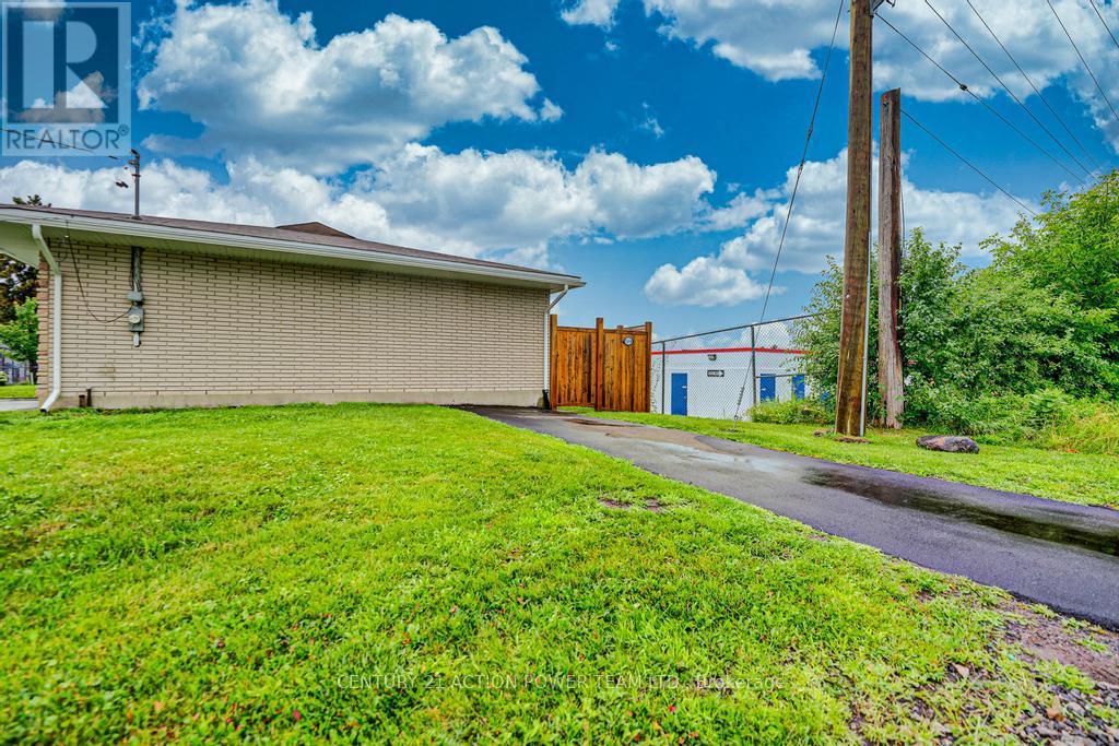 1149 And 1149 B - 1149 Parisien Street