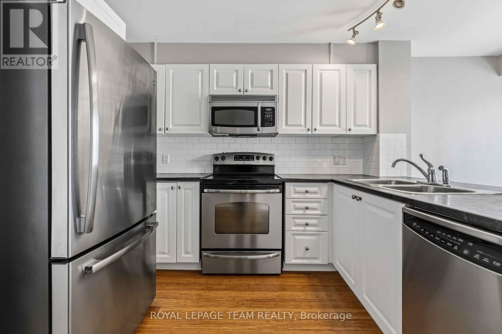 A - 405 Chapman Mills Drive