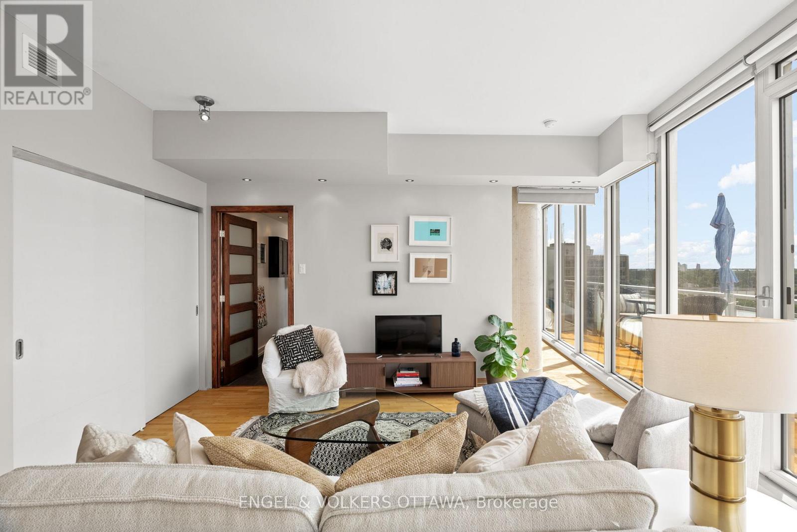 823 - 349 Mcleod Street