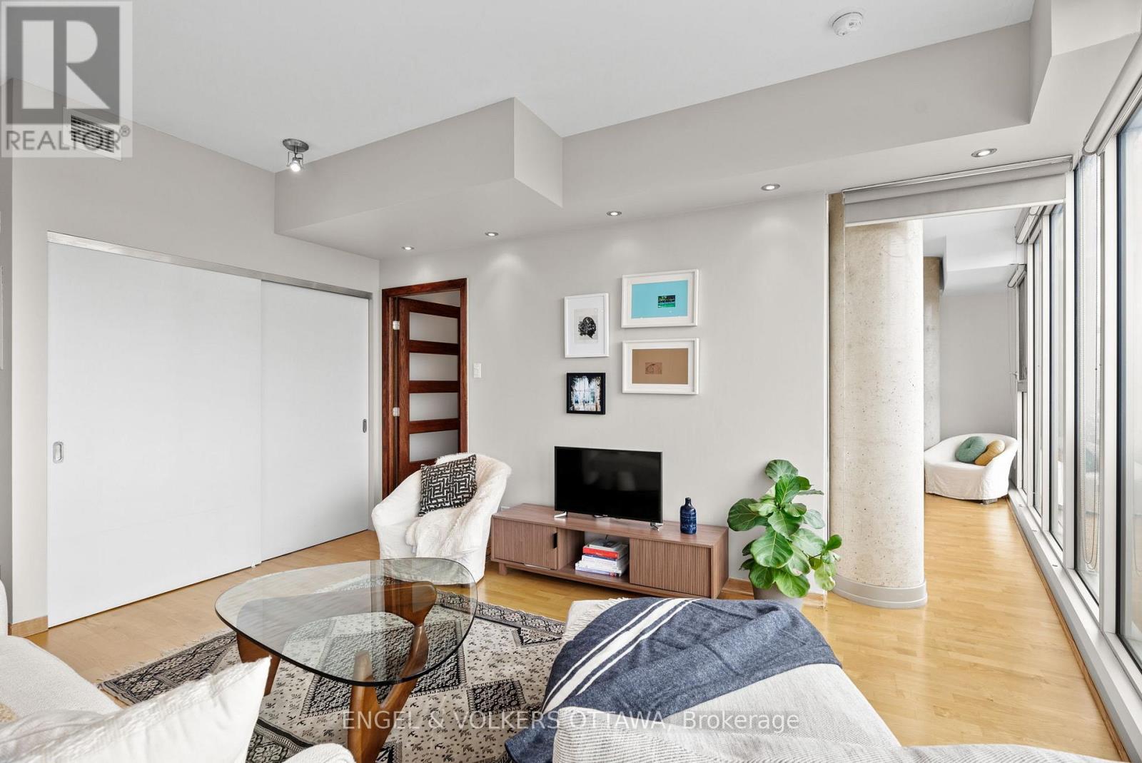 823 - 349 Mcleod Street