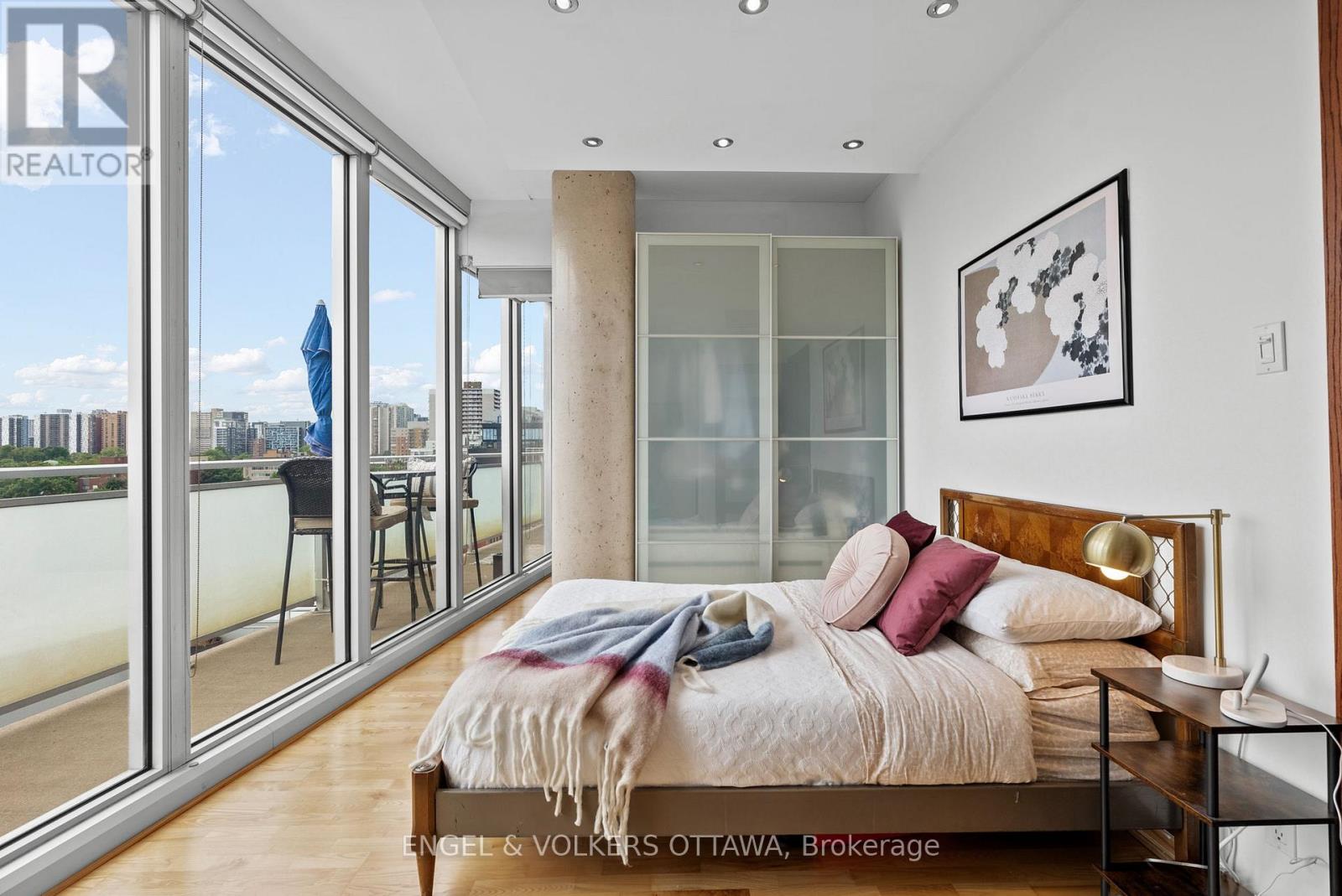 823 - 349 Mcleod Street