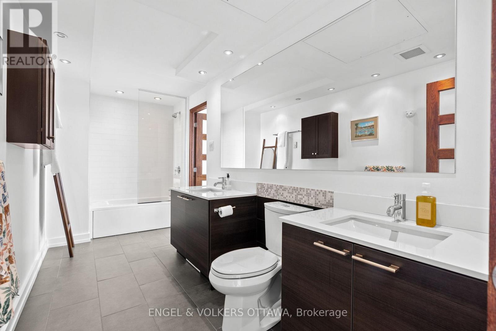 823 - 349 Mcleod Street