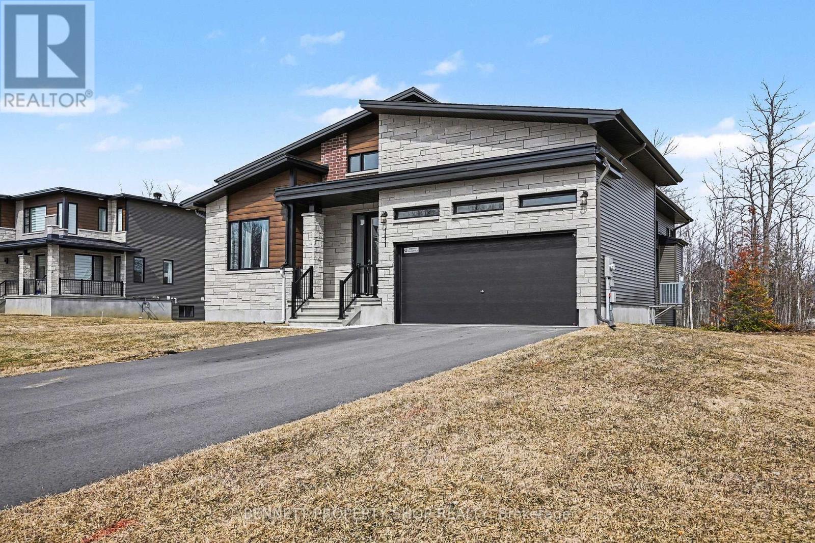 111 Frank Fisher Crescent