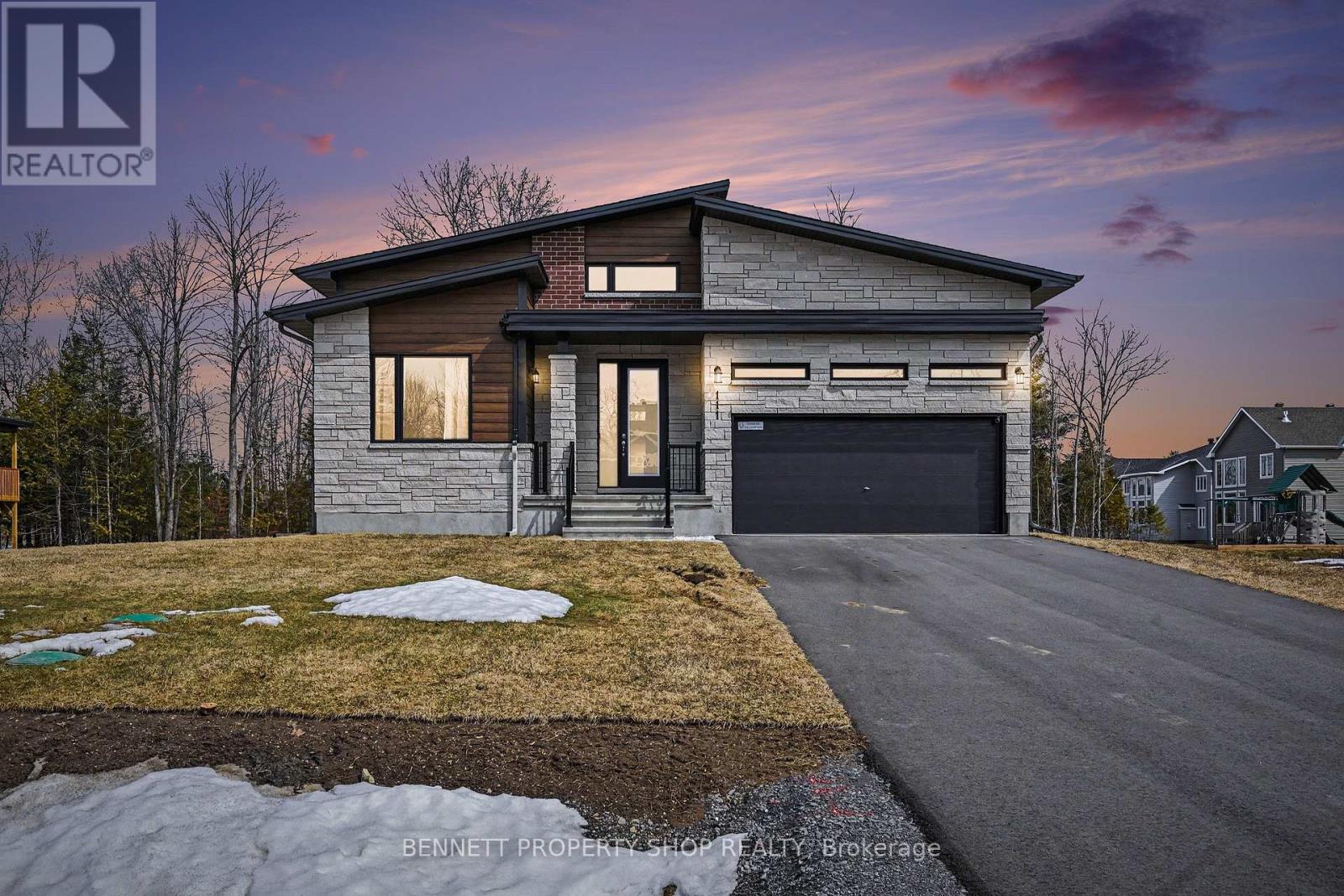 111 Frank Fisher Crescent