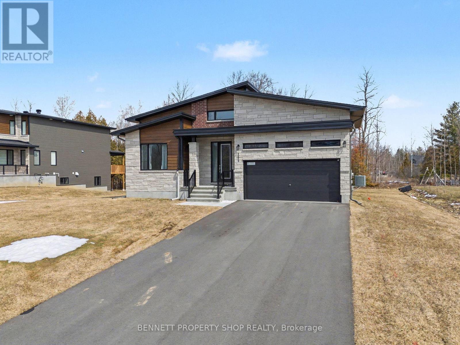 111 Frank Fisher Crescent