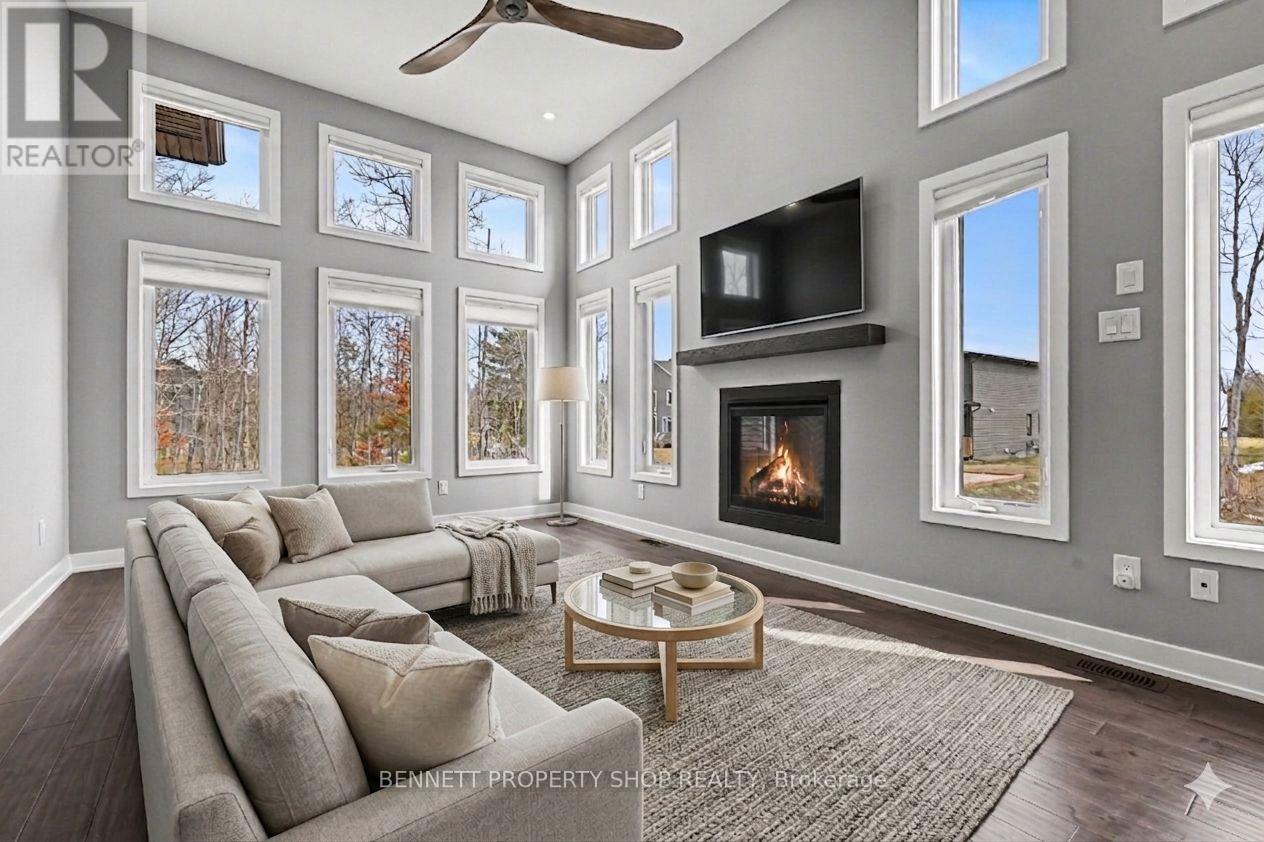 111 Frank Fisher Crescent