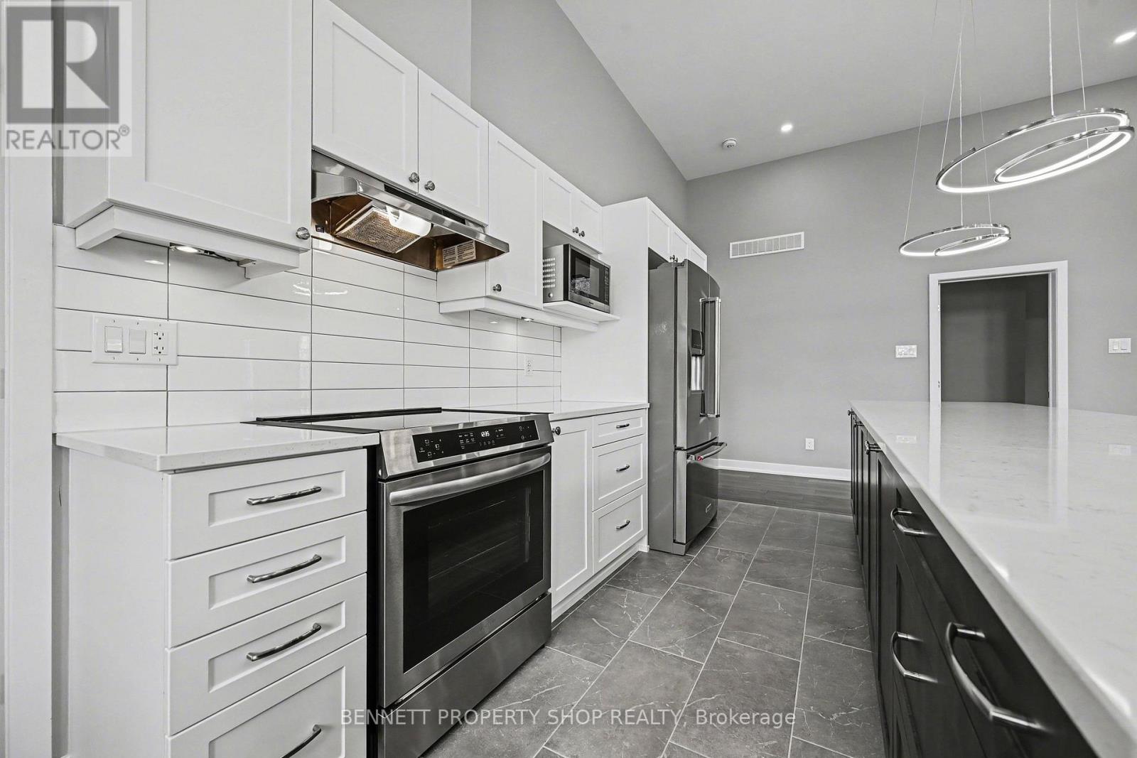 111 Frank Fisher Crescent