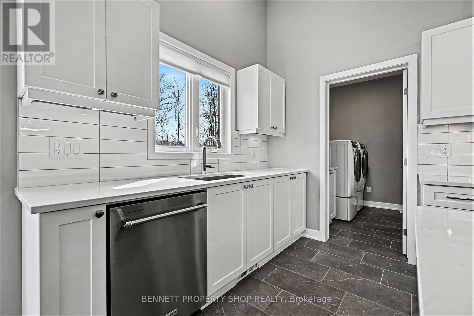 111 Frank Fisher Crescent