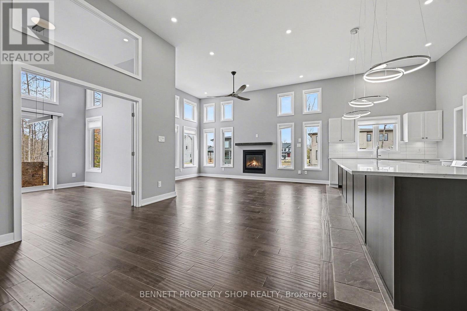 111 Frank Fisher Crescent