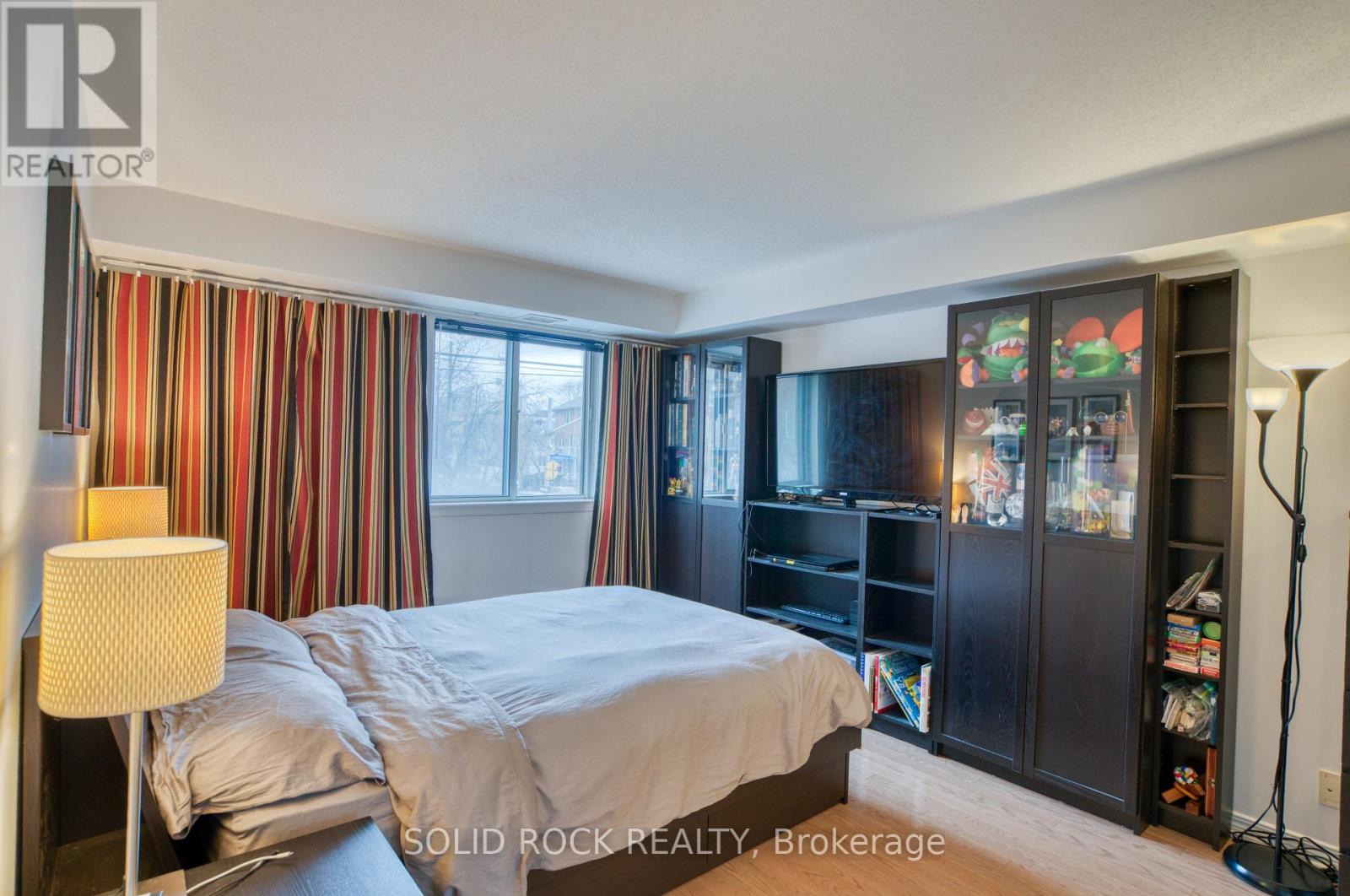 209 - 429 Somerset Street W