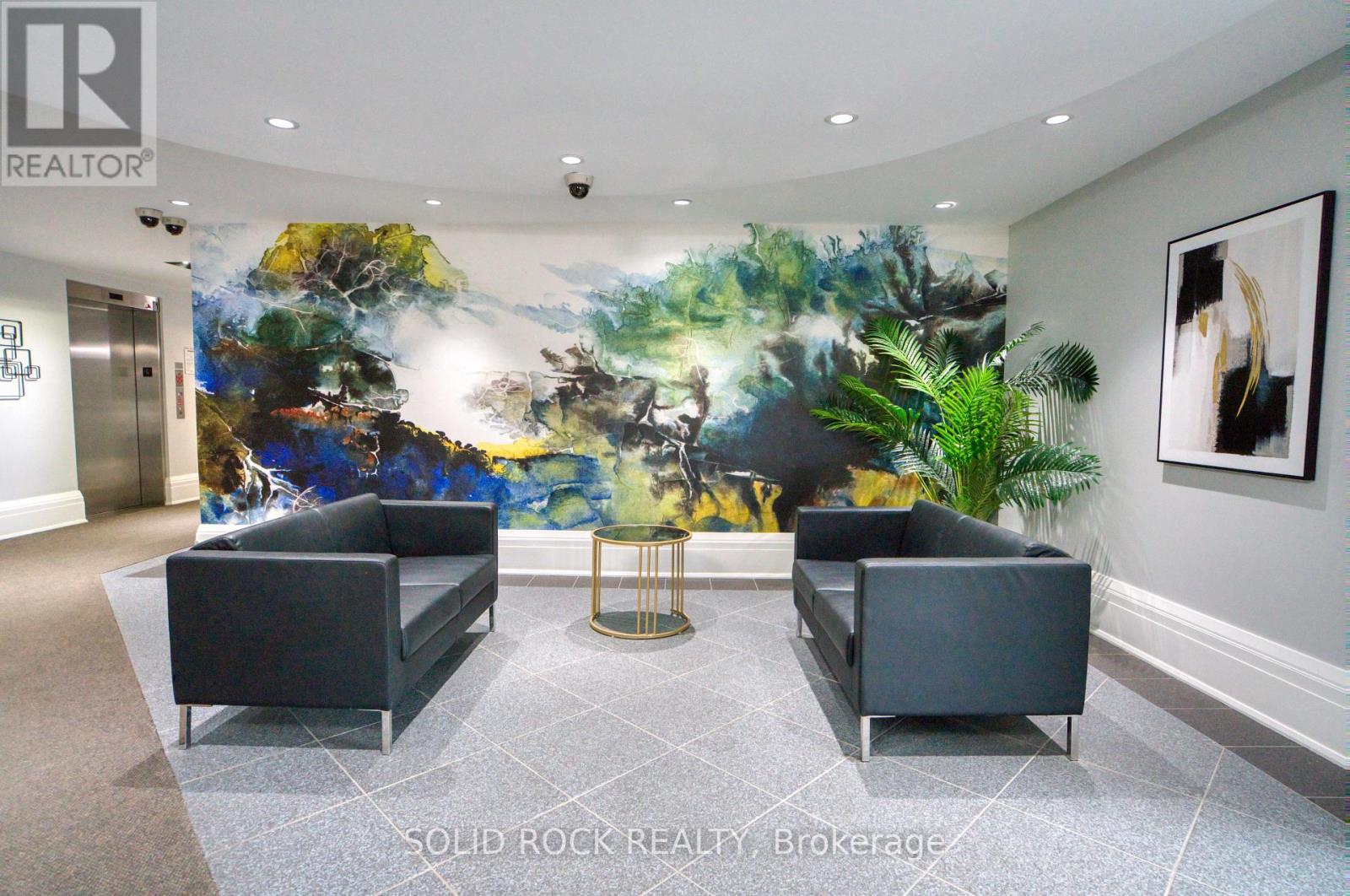 209 - 429 Somerset Street W