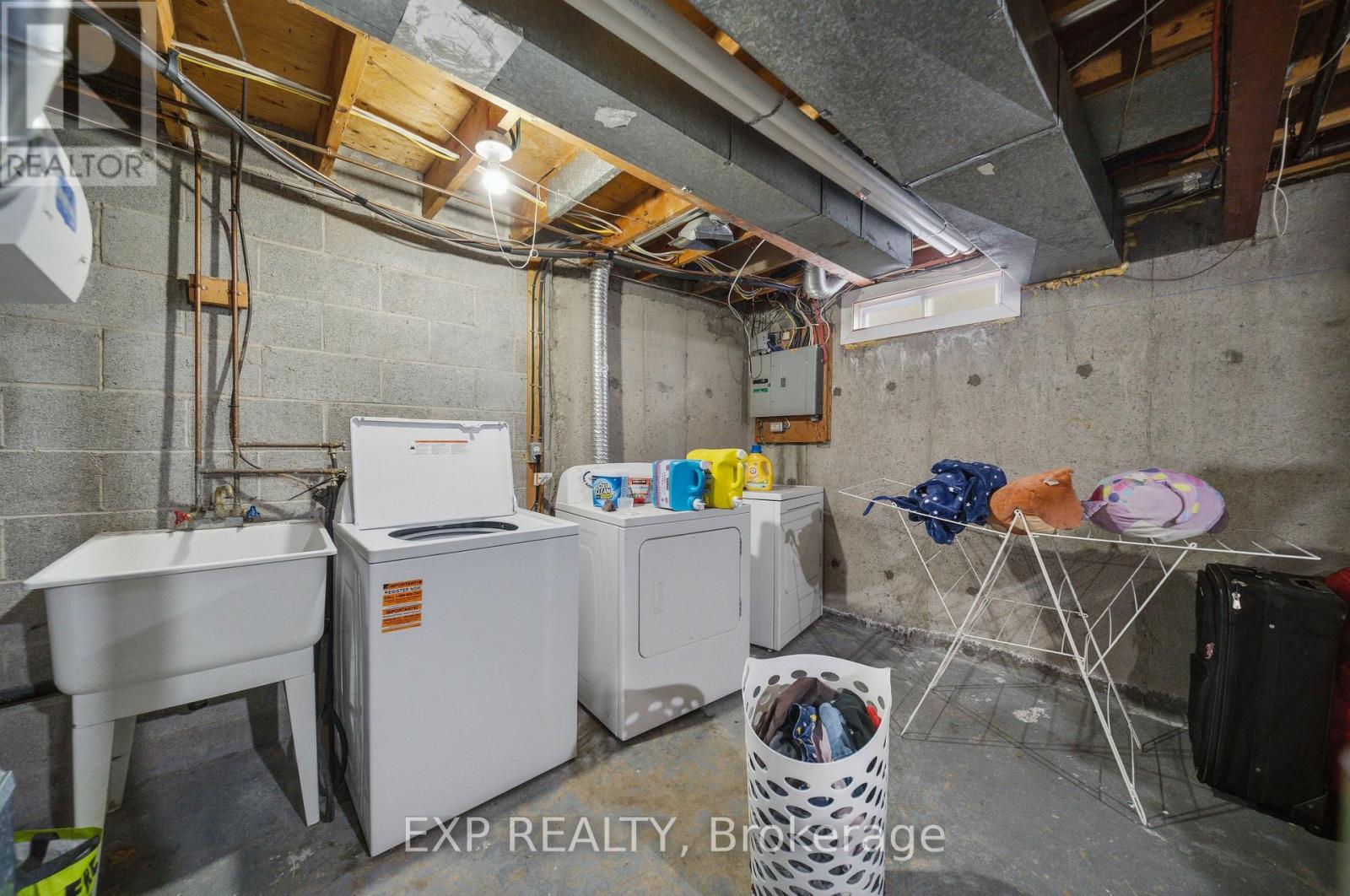 11 - 1675 Heatherington Road