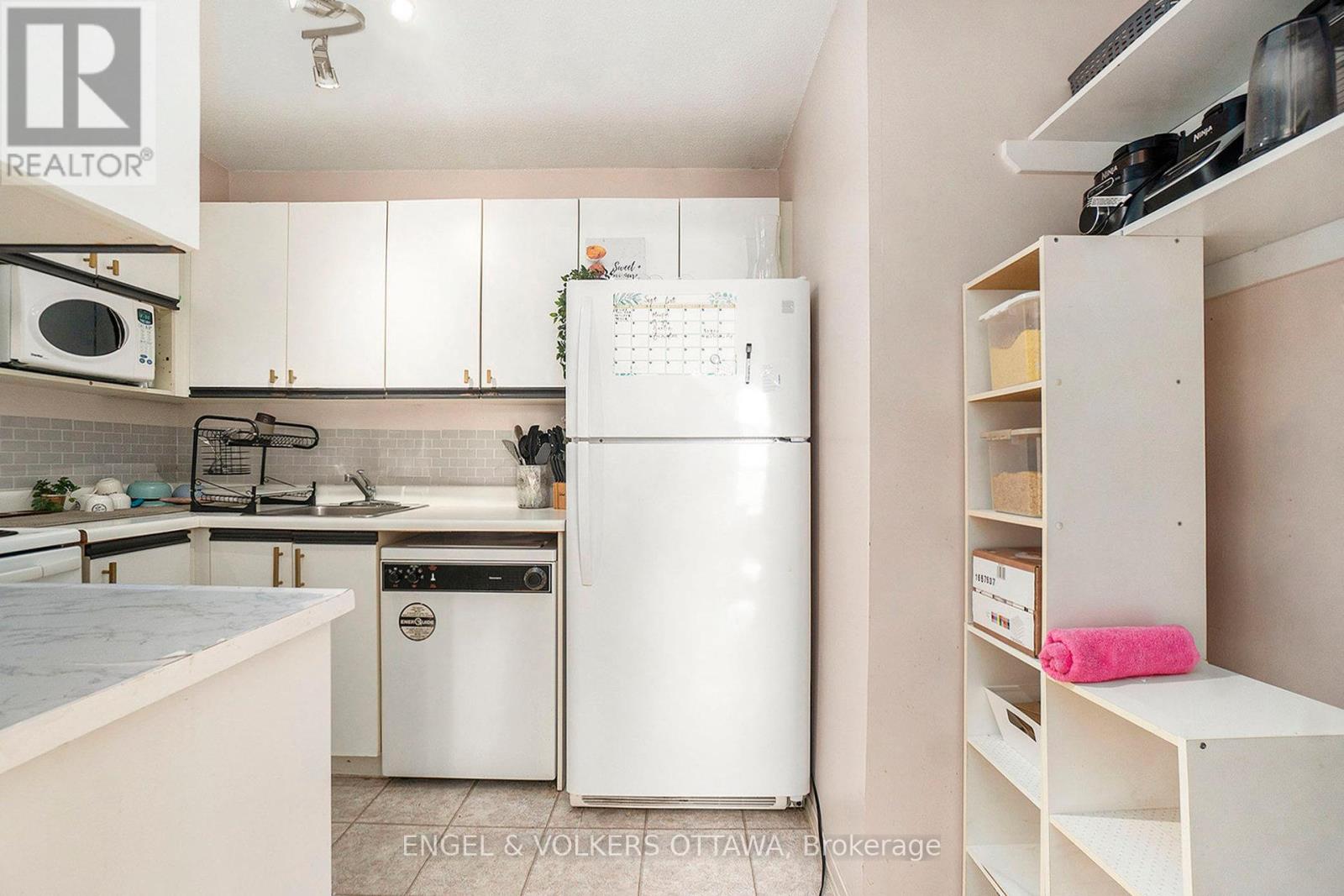 907 - 475 Laurier Avenue W