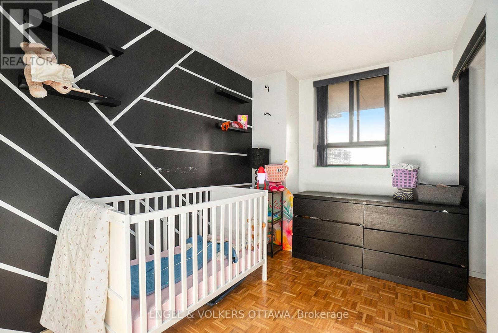 907 - 475 Laurier Avenue W