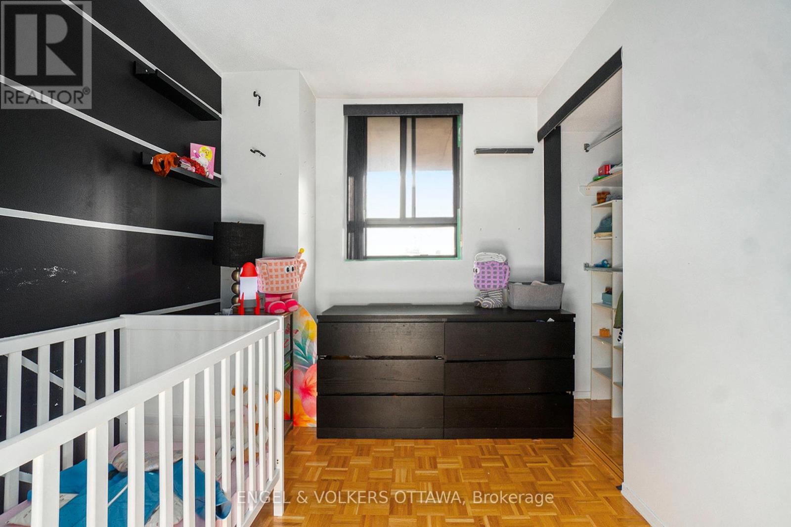 907 - 475 Laurier Avenue W