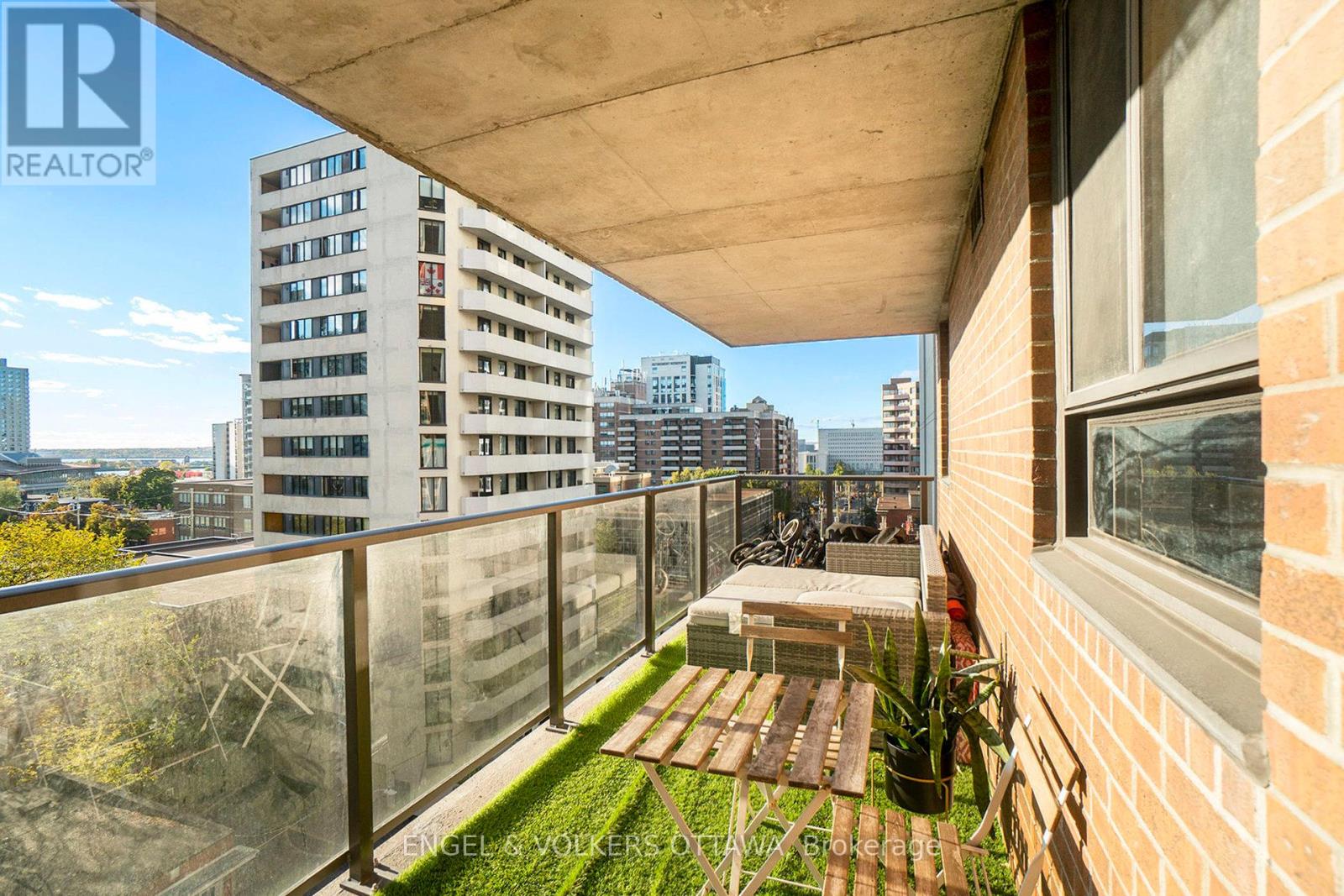 907 - 475 Laurier Avenue W