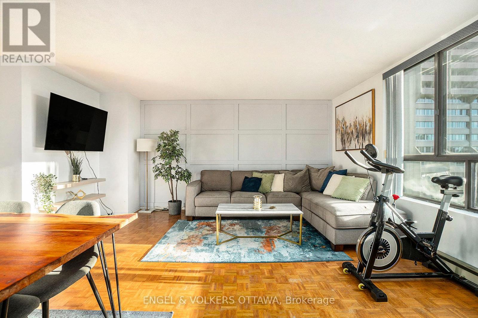 907 - 475 Laurier Avenue W