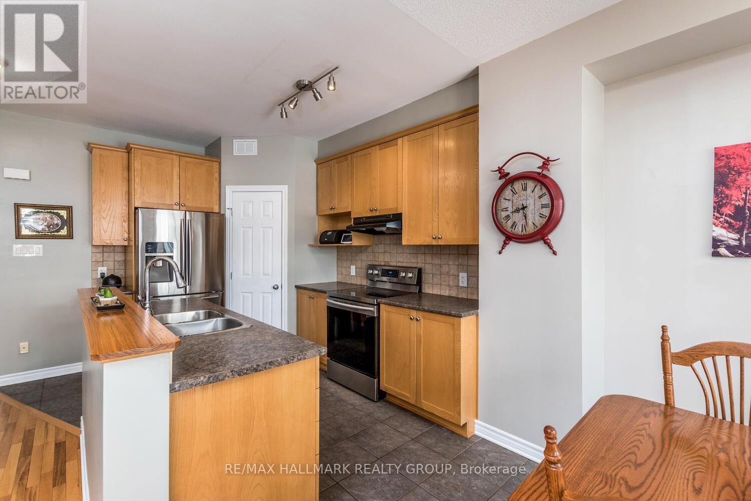 266 Horseshoe Crescent