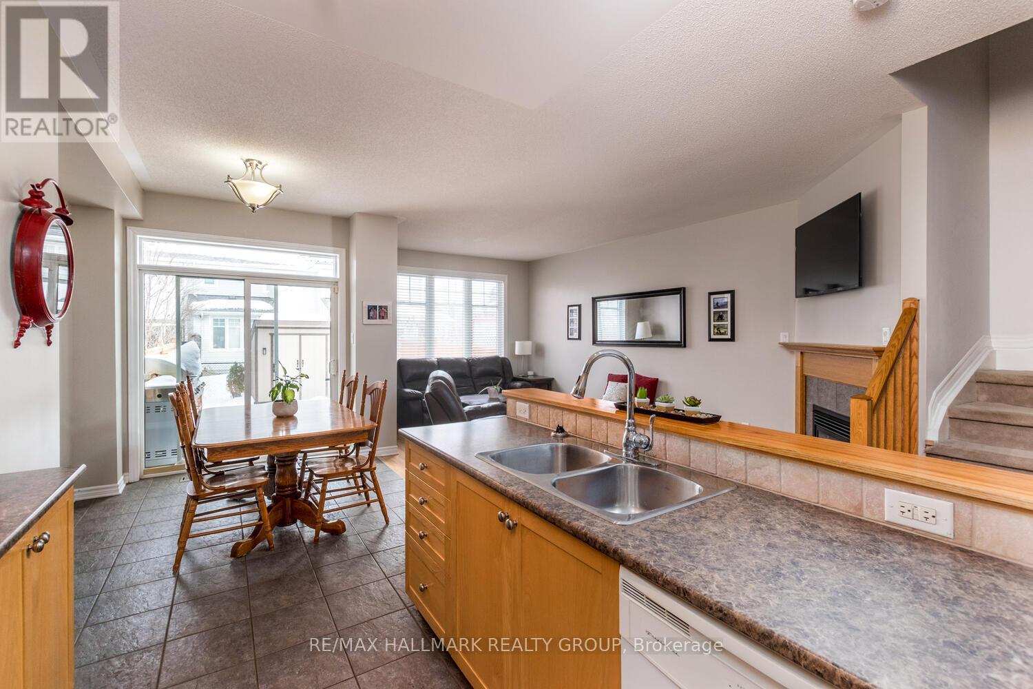 266 Horseshoe Crescent