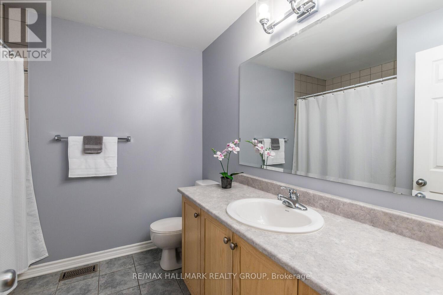 266 Horseshoe Crescent