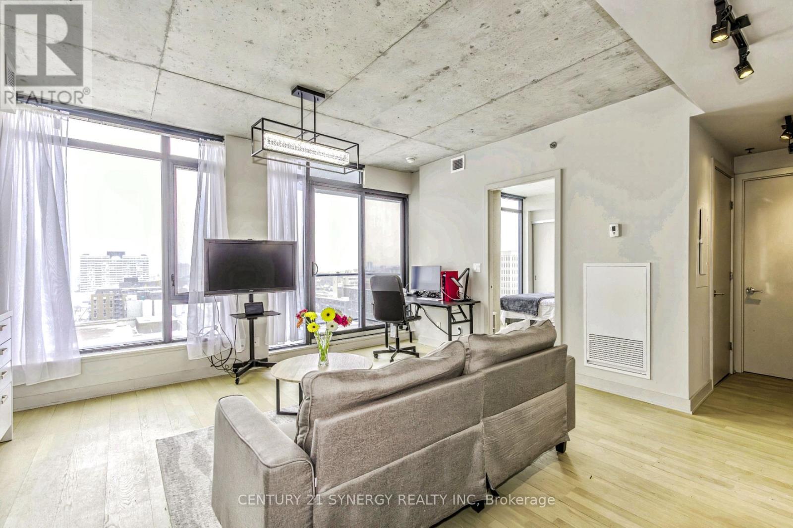 1209 - 203 Catherine Street