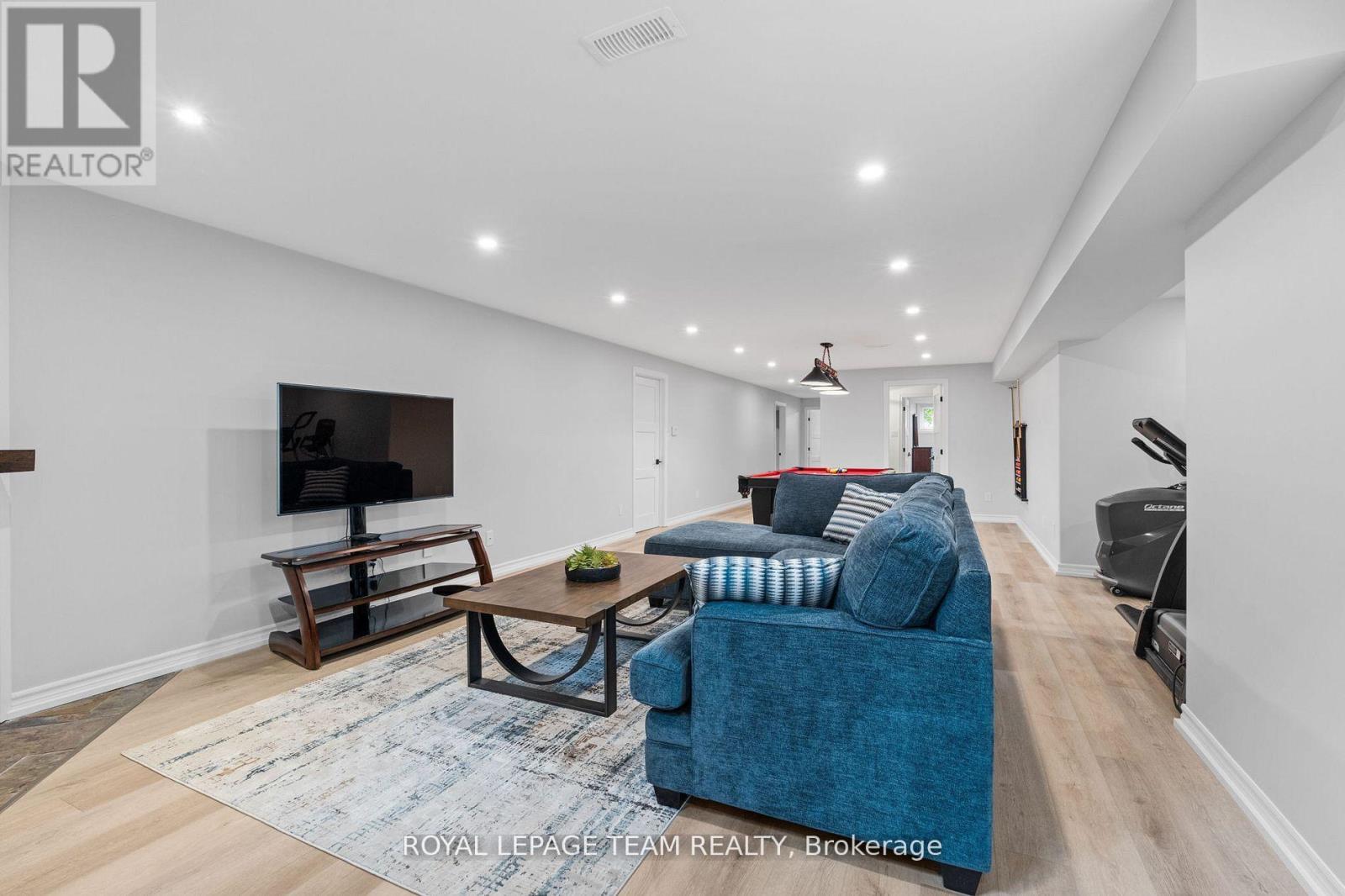 6903 Twin Lakes Avenue