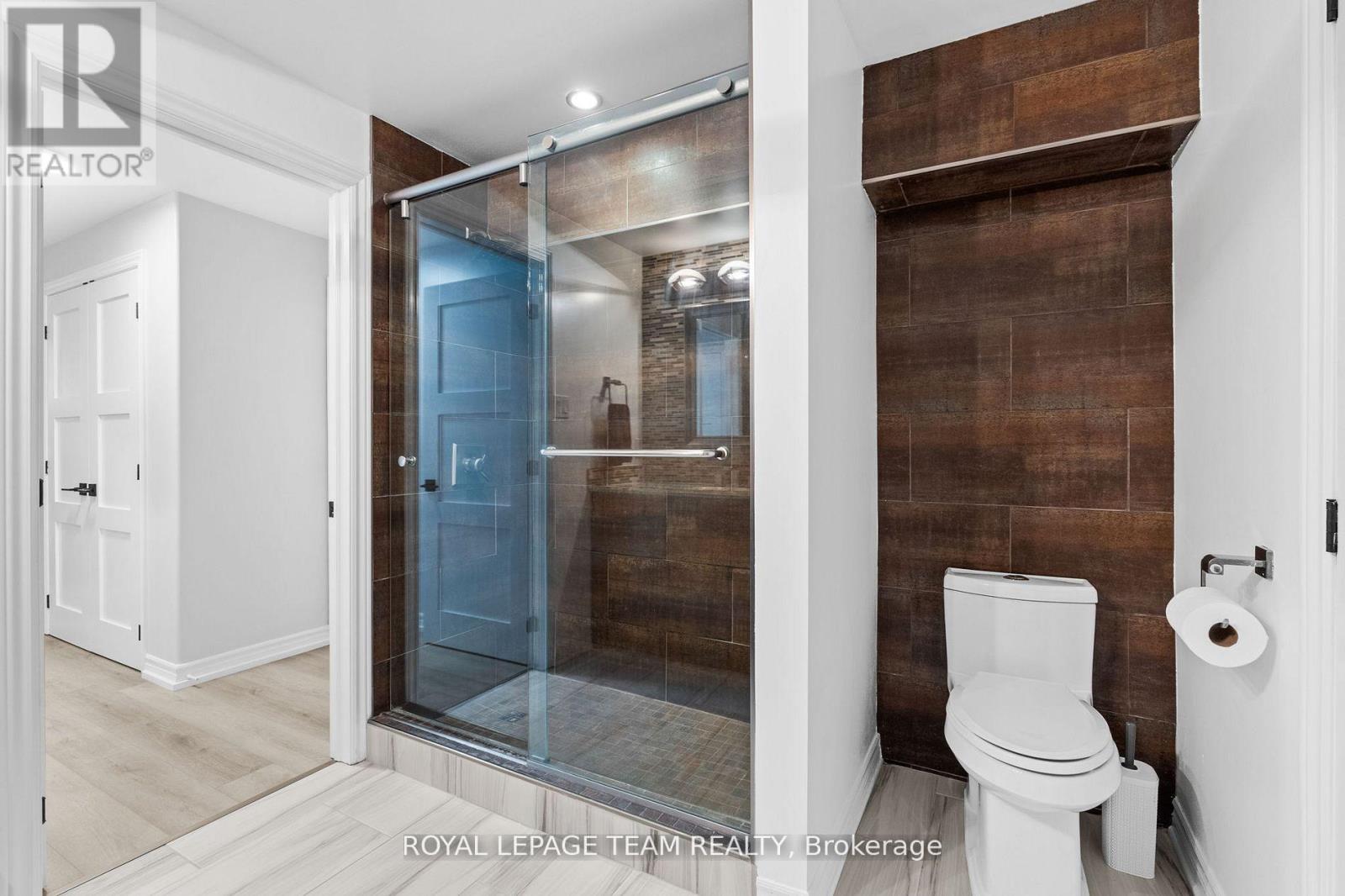 6903 Twin Lakes Avenue