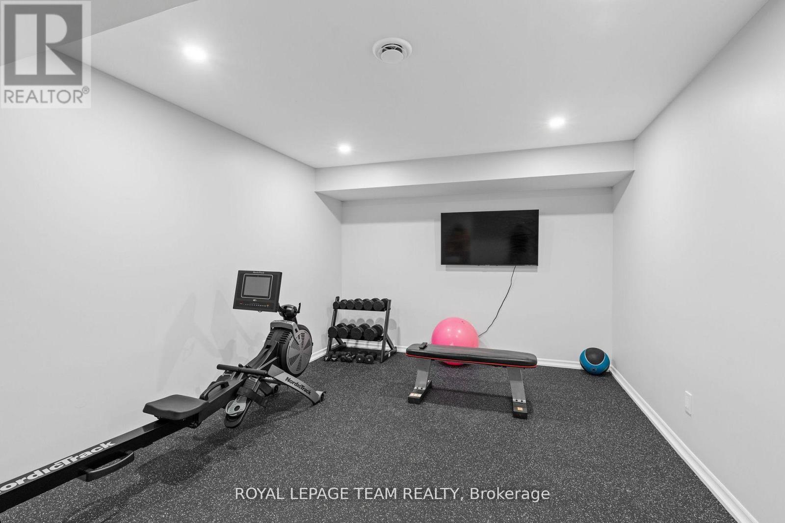 6903 Twin Lakes Avenue