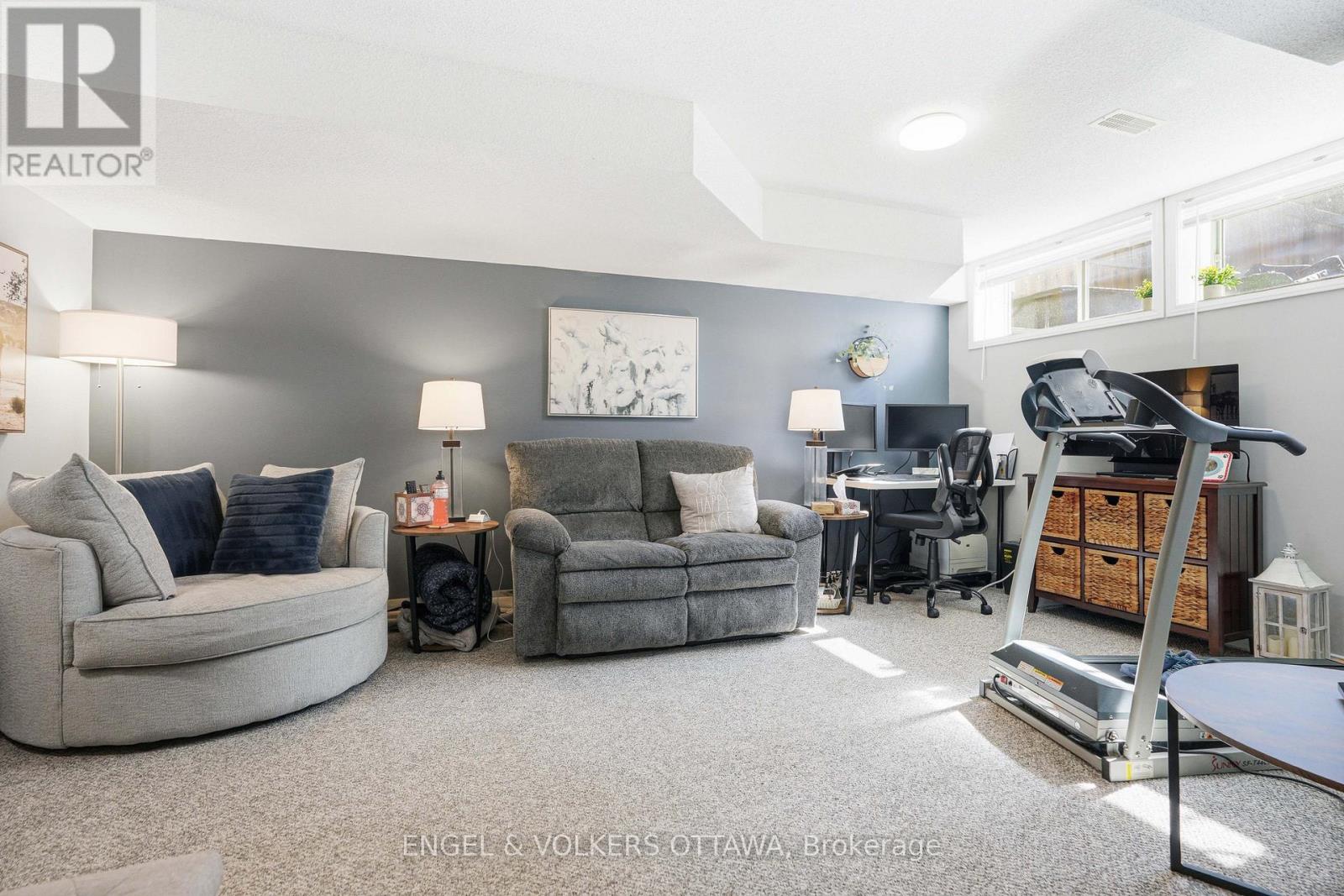 1092 Brasseur Crescent